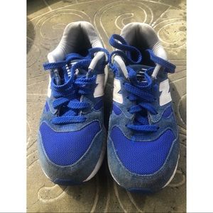 New Balance Childrens Size 3 Blue Low Top Sneakers